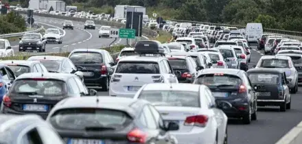 Traffico, sabato 1 agosto bollino nero sulle autostrade, domenica rosso: 26 milioni di auto. Quando partire (e quando no), strade e orari da evitare