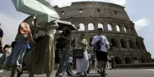 Caldo record, &egrave; boom di ombrelli d'estate: perch&eacute; ora sono diventati indispensabili