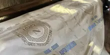 San Leucio, l'antica seteria Annamaria Alois ricama i 100 anni del Napoli