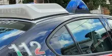Accoltellato al culmine di una lite, uomo ucciso in casa: un fermo