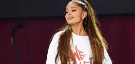 Ariana Grande si ritira dalle scene: &laquo;Stanca del continuo e incessante giudizio dell'opinione pubblica. Ho bisogno di una pausa&raquo;