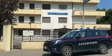 Scoppia lite tra vicini, 50enne spara contro la casa del rivale