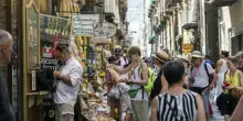 Turisti a Napoli, tassa in aumento serve a garantire i servizi