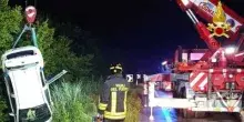 Auto finisce nel Po a Torino, l'inseguimento (folle) nella notte con la polizia: due dispersi