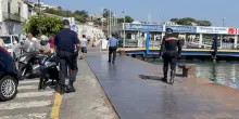 Fingeva di essere residente a Ischia per avere lo sconto: arrestato corteggiatore di Uomini e Donne Senior