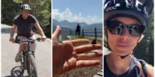 Francesco Totti e Noemi Bocchi innamorati in montagna: la vacanza sulle Alpi, tra passeggiate in bicicletta e dolci risvegli