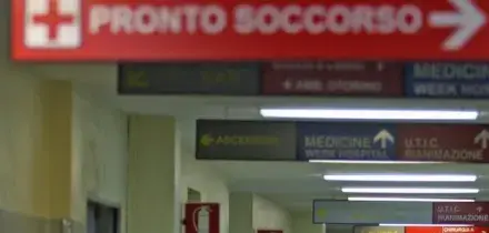 Paziente va in escandescenza e minaccia il personale in Pronto soccorso, medico si ribella e gli tira un pugno