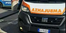 Bambina precipita dal balcone mentre gioca: trasferita in ospedale, ha lesioni interne