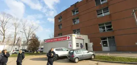 Milano, si d&agrave; fuoco davanti alla casa dell?ex, 35enne gravissimo: ha ustioni sul 70% del corpo