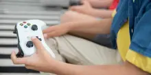 Ragazzo di 15 anni adescato su Roblox e ricattato: &laquo;Fai scattare l'allarme bomba o diciamo tutto ai tuoi&raquo;. Ora &egrave; in carcere
