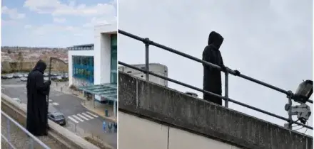 &laquo;L'uomo della morte sul tetto fissava medici e pazienti&raquo;: vestito di nero e con una falce in mano, era diventato il terrore dell'ospedale