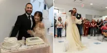 Operata ai polmoni pochi giorni prima del matrimonio, medici e infermieri aiutano gli sposi a celebrare le nozze in ospedale: &laquo;Non lo dimenticher&ograve; mai&raquo;