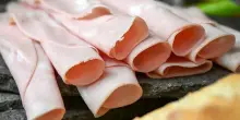 Mortadella ritirata dai supermercati, il richiamo per rischio listeriosi: quali marche evitare