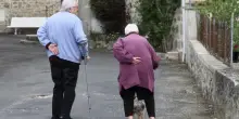Demenza senile, ecco i tre fattori che aumentano il rischio tra gli over 45: cosa fare (e cosa evitare)