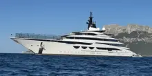 Ahpo, il super yacht da 360 milioni del magnate russo a Tavolara: da piscina a spa, eliporto e cinema, cosa c'&egrave; a bordo