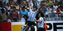 Maradona, il pallone della &laquo;Mano de Dios&raquo; e del &laquo;Gol del Secolo&raquo; torna all?asta: stima da record