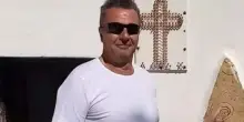 Lavora in giardino sotto il sole cocente, poi rientra in casa e si sente male: Giorgio Giovara muore a 57 anni. L'allarme lanciato da un amico