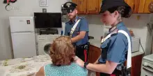 Truffe agli anziani, arrestata una coppia della Campania ad Arezzo: con loro anche il figlio di 7 anni