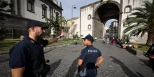 Clan e risse di immigrati, il prefetto di Napoli vara la stretta