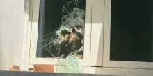 &laquo;Viviamo in un werstern&raquo;, banda con mazze di ferro assalta la villa dell'imprenditore. La moglie si sveglia e d&agrave; subito l?allarme