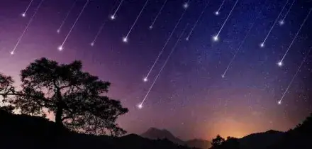 Stelle cadenti di San Lorenzo, due eclissi e pianeti allineati: come guardare lo spettacolo nei cieli da questa notte