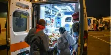 Il braccio fuori dal finestrino si incastra nella ringhiera e si stacca: donna di 56 anni perde l'arto, choc a Palermo