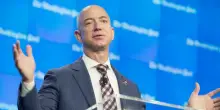 Liverpool, Jeff Bezos pronto a comprare la squadra di calcio (che cambia propriet&agrave;). I dettagli dell'accordo