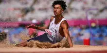 Furlani, l'azzurro si ritira dagli europei di atletica dopo il primo salto: esce dallo stadio in sedia a rotelle