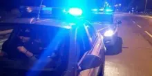 Uomo trovato agonizzante in un cortile a Pescara, indagini sulle cause: &egrave; in gravissime condizioni