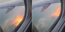 &laquo;Mayday, mayday, abbiamo un problema al motore&raquo;. Fiamme da un aereo di American Airlines dopo il decollo