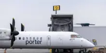 &laquo;Sull'aereo un bambino pu&ograve; diventare come un proiettile, giusto cancellare il volo se non allaccia la cintura&raquo;