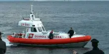 Barca rischia di affondare, soccorse due persone al largo di Ischia