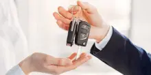 Auto nuova a 100 euro al mese: cos'&egrave; il noleggio sociale e le regole (severe) che rischiano di farti perdere tutto