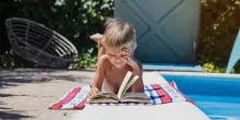 Compiti delle vacanze, il pediatra: &laquo;Non siano un'ossessione. Meglio un buon libro che mille esercizi. I bambini hanno diritto di perdere tempo&raquo;