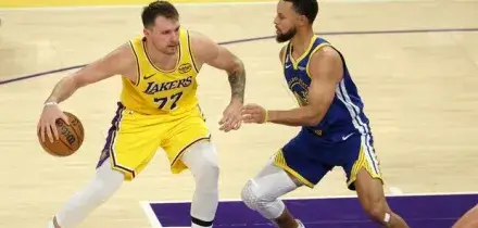 Nba, i Los Angeles Lakers venduti per 12,5 miliardi di dollari a Bob Iger e Josh Kushner
