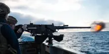 Nave da guerra britannica apre il fuoco vicino alle Isole Falkland: il messaggio all'Argentina, cosa &egrave; successo