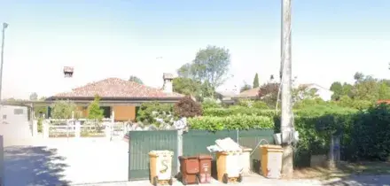 ?Rom si costruiscono la piscina (senza pagarla) nell'area gi&agrave; sequestrata per le case abusive: la ditta in tribunale per farsi saldare il conto dal Comune