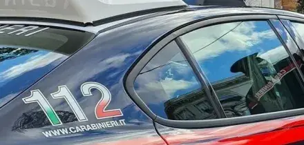 &laquo;Mamma non risponde al telefono&raquo;: donna trovata morta nell'armadio di casa, uccisa dal figlio che chiedeva soldi per la droga