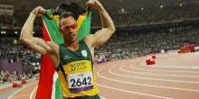 Oscar Pistorius, cosa fa oggi: la vita in libert&agrave; vigilata nella villa blindata dello zio, gli allenamenti a Pretoria, il cane e il legame con la fede