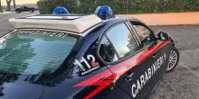 Accoltella la sorella, poi precipita dalla finestra e muore: la tragedia per una lite a Genova