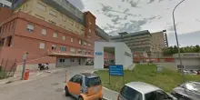 Bimbo di tre mesi si sente male a Ferragosto e muore durante la corsa in ospedale: indagini in corso