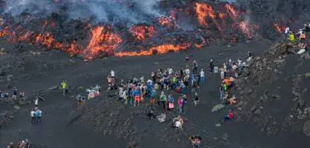 Etna, turista di 30 anni muore colpito da un fulmine durante l'escursione sul vulcano