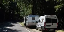 Terminillo, i camper e il parcheggio selvaggio. &laquo;Regna il caos assoluto, acque scure nelle zone erbose o boschive&raquo;