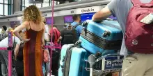 Volo annullato da Singapore, per tornare dalle vacanze famiglia perugina paga 9mila euro in pi&ugrave;