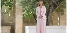 Le vacanze di Giorgia Meloni tra Puglia e lavoro: dalla masseria-fortezza ai dossier