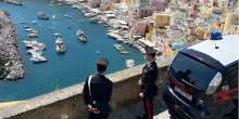 Procida, 13enne scoperto dopo truffa della finta rapina: soldi e gioielli recuperati e restituiti a un'anziana
