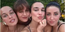 Dua Lipa torna in Italia: a Portofino per l'addio al nubilato di un'amica. Le foto insieme e il video scherzoso in playback