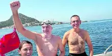 Traversata a nuoto dello Stretto di Gibilterra, l'impresa di un pescarese a 58 anni: &laquo;Oltre 4 ore tra squali e navi mercantili&raquo;