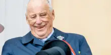 Re Harald di Norvegia ricoverato, il principe Haakon prende la reggenza: come sta il sovrano che non vuole abdicare