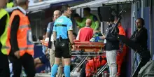 Serie A, nuove regole per arbitri e VAR: sanzioni per le perdite di tempo, cartellini rossi e simulazioni. Cosa cambier&agrave;